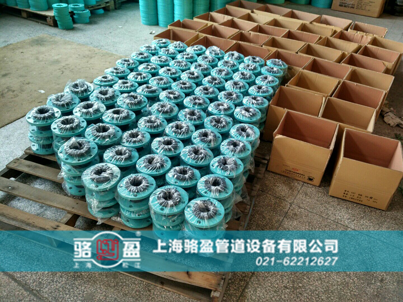 分析橡膠接頭出現裂痕的原因